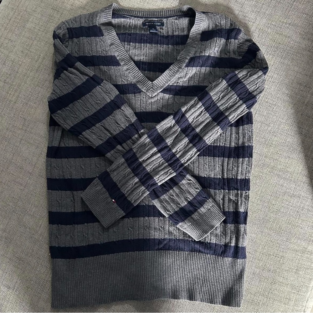 Y2K Tommy Hilfiger V-Neck Gray and Navy Sweater